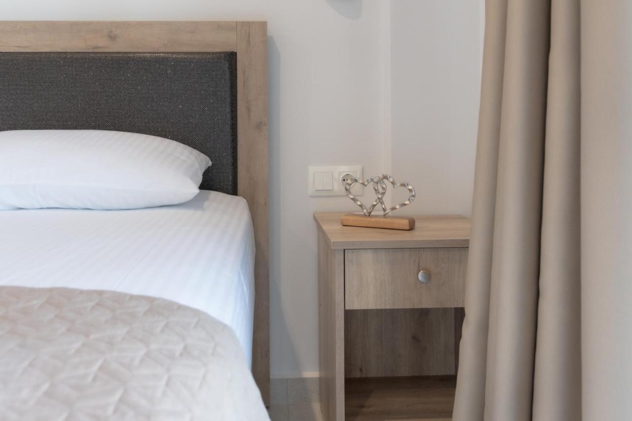 Sunshine Rooms And Suites Неа-Врасна Экстерьер фото