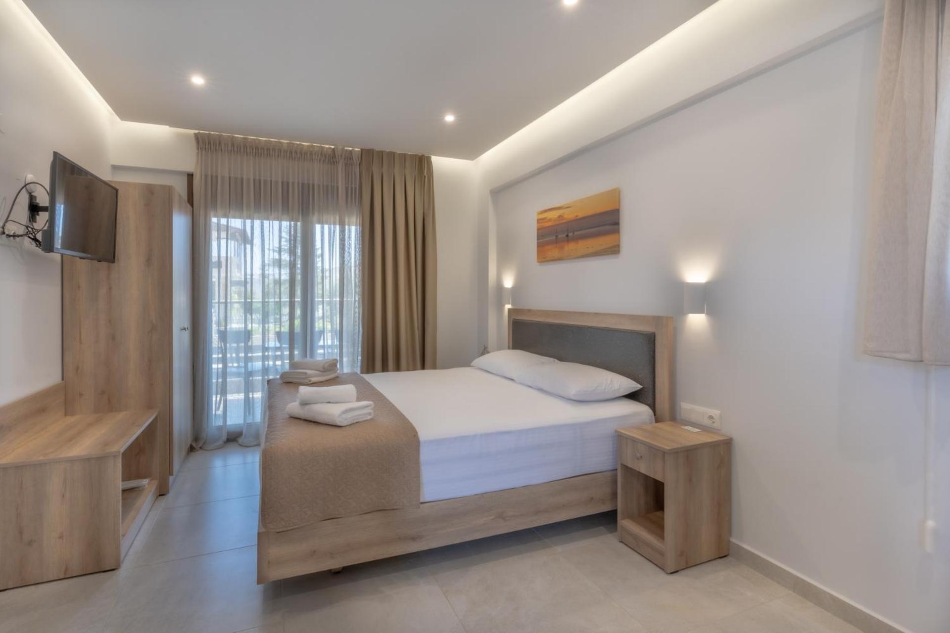 Sunshine Rooms And Suites Неа-Врасна Экстерьер фото