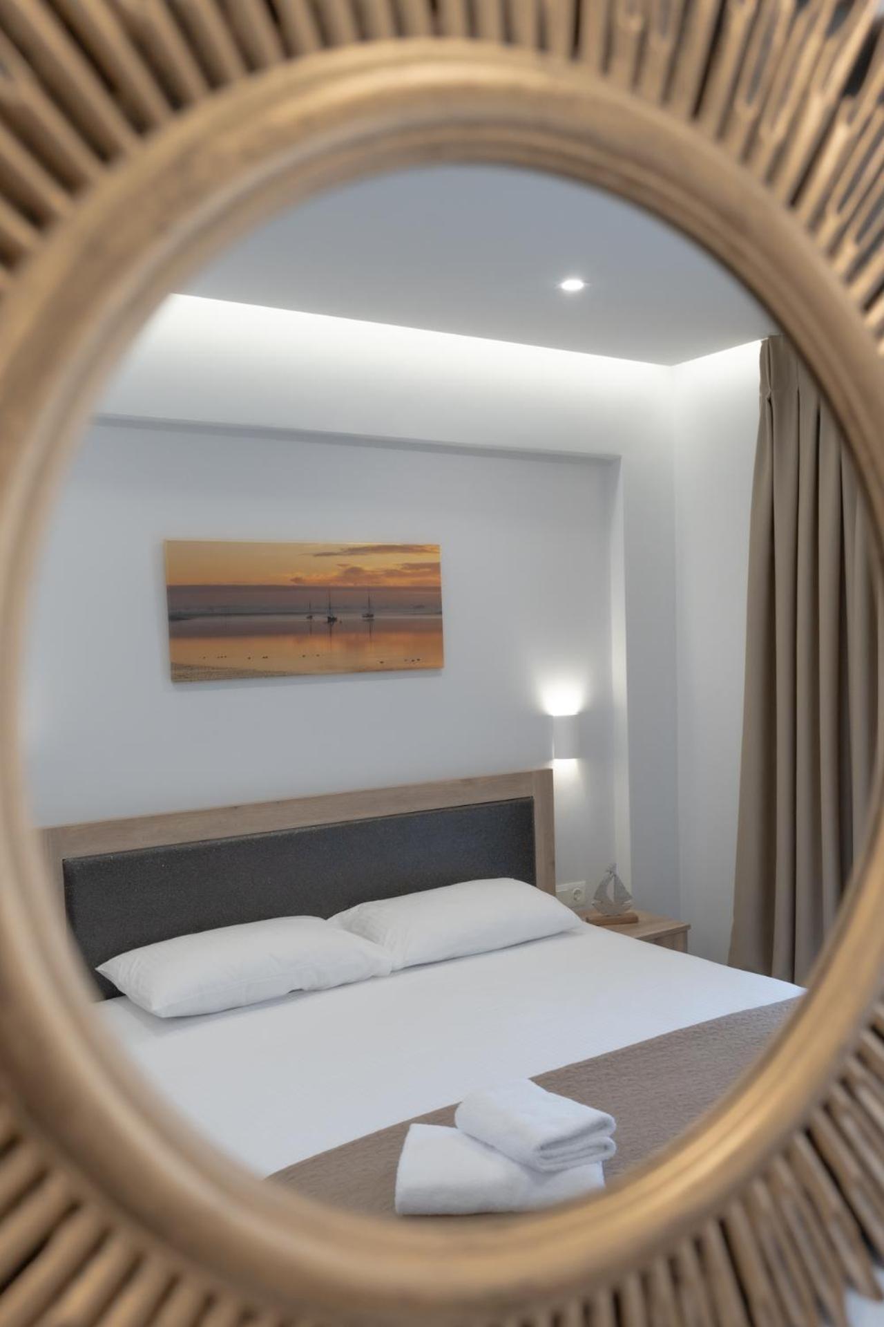 Sunshine Rooms And Suites Неа-Врасна Экстерьер фото