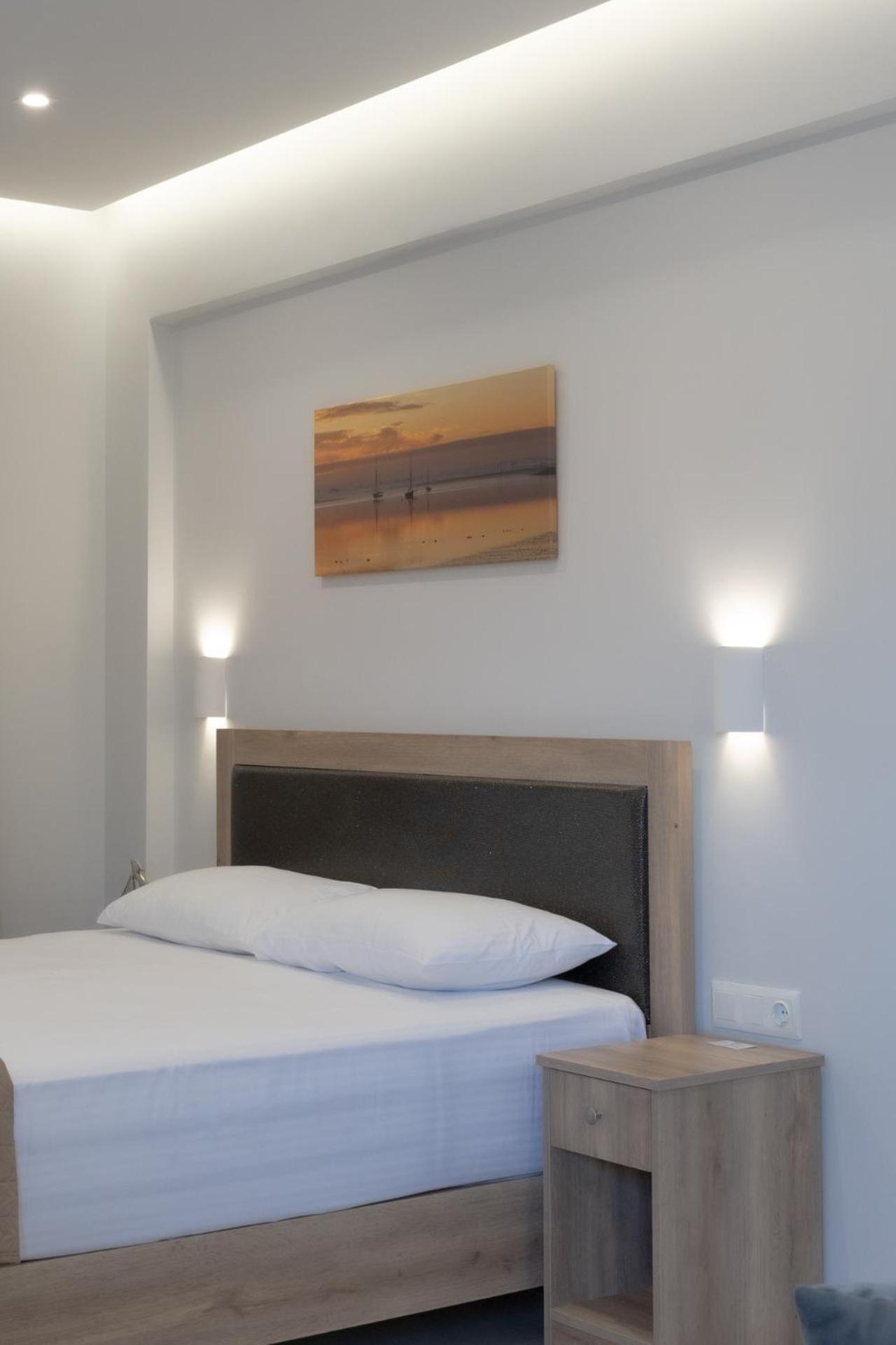 Sunshine Rooms And Suites Неа-Врасна Экстерьер фото