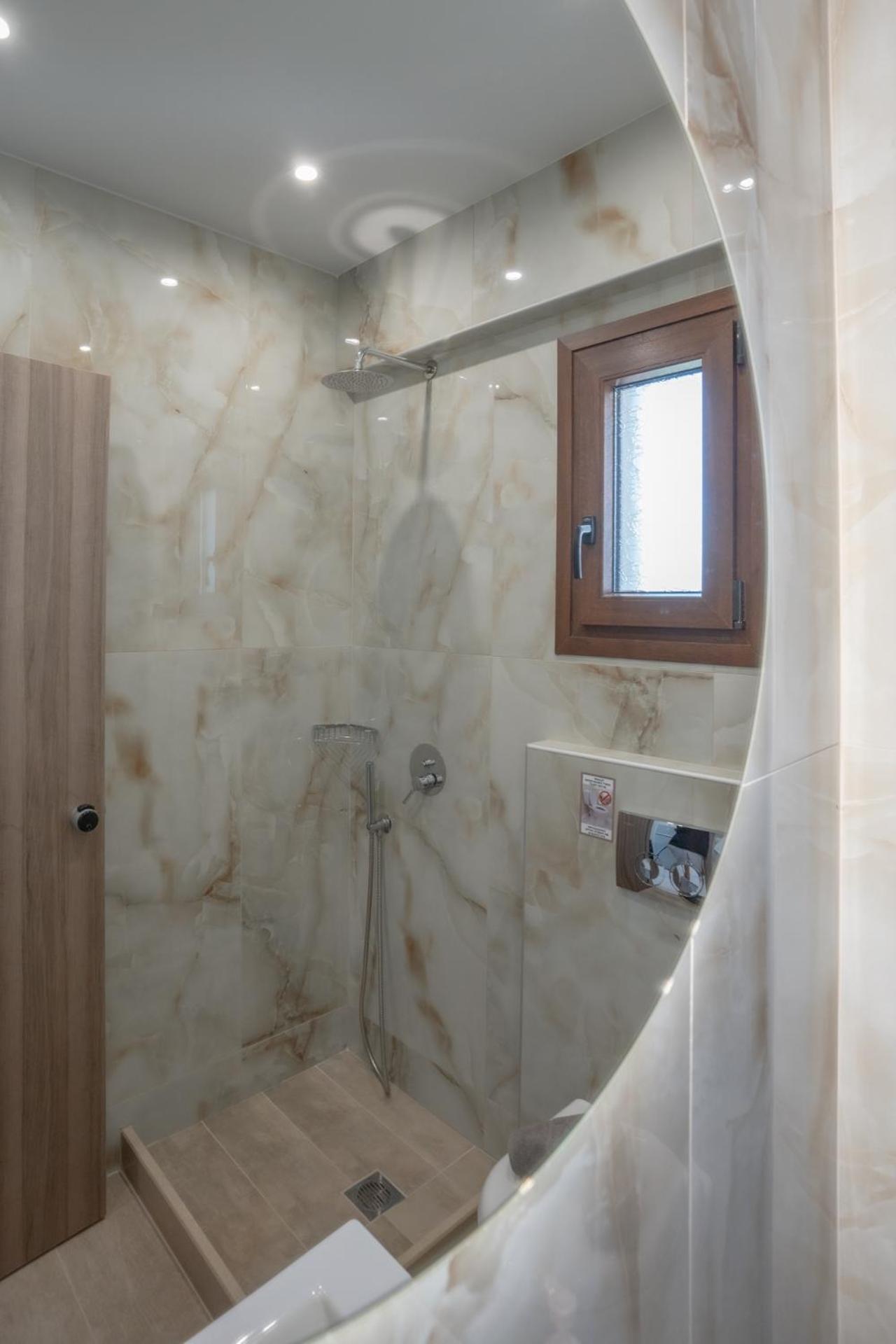 Sunshine Rooms And Suites Неа-Врасна Экстерьер фото