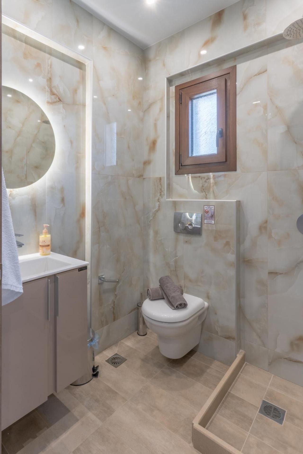 Sunshine Rooms And Suites Неа-Врасна Экстерьер фото